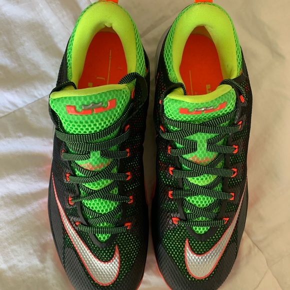 NIKE LEBRON  11 ADULT Low “Remix” ATHLETIC SHOES BOX !! - Picture 6 of 6